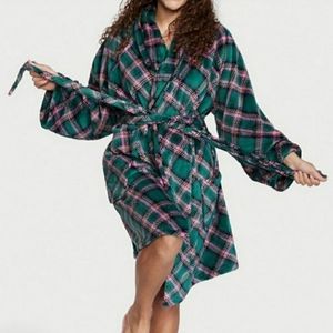 💚💖🤍 VICTORIA'S SECRET SUPER PLUSH COZY ROBE 🤍💖💚